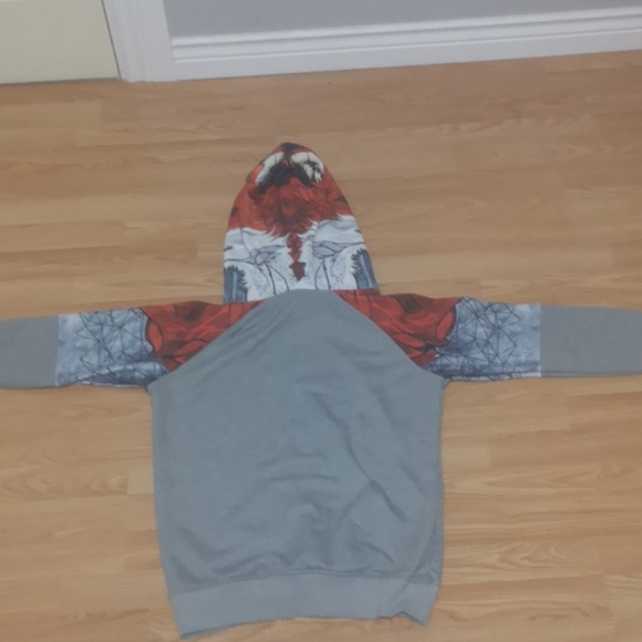 A hoodie - Picture 2 of 3